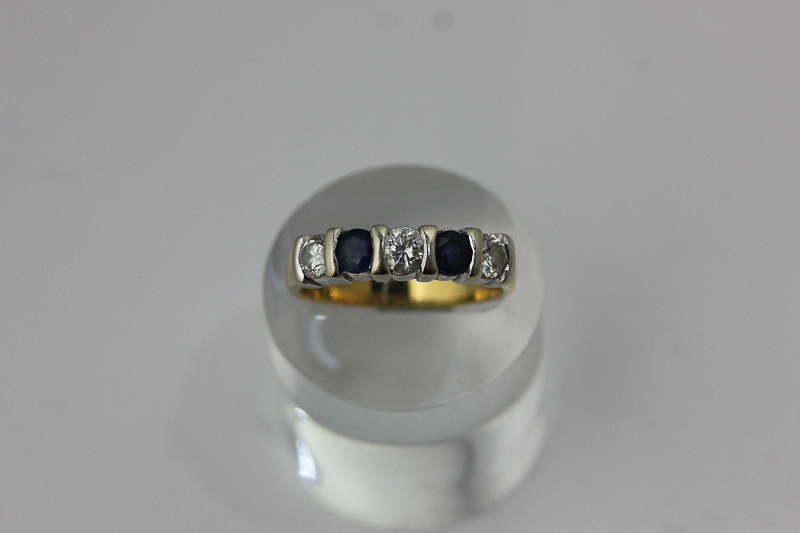 A sapphire and diamond five stone ring baton set in 18ct gold