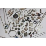 A quantity of mixed silver jewellery