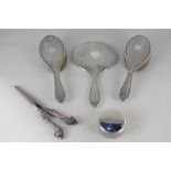 A George V silver mounted three-piece dressing table set, maker Daniel Manufacturing Company,