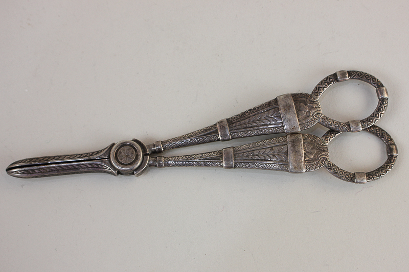 A pair of Victorian silver grape scissors, makers Martin, Hall & Co, Sheffield 1868, 3oz