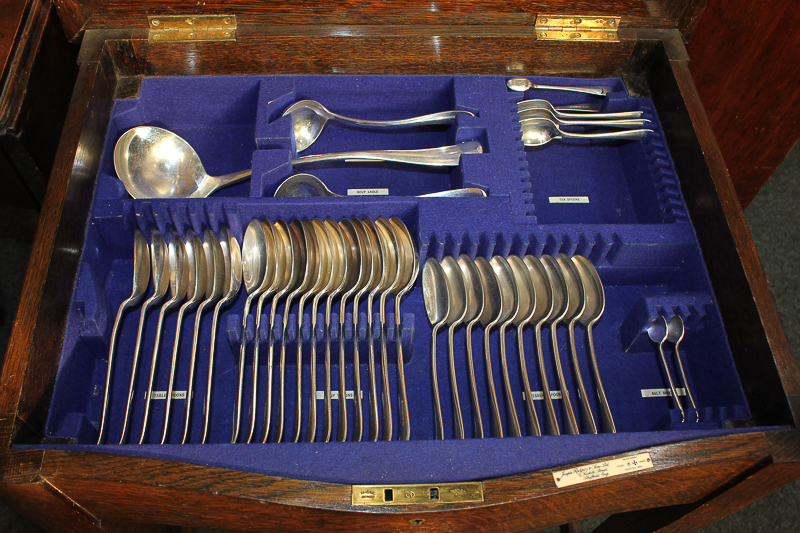 A Joseph Rodgers & Sons silver plated Hanoverian pattern part canteen in oak cabinet - Image 2 of 2