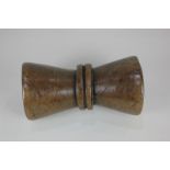A Victorian wooden diabolo / bobbin, 17.5cm