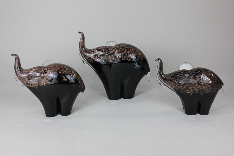 A set of three graduated Murano glass elephants, by Formia (Fornace Mian), with etched signature