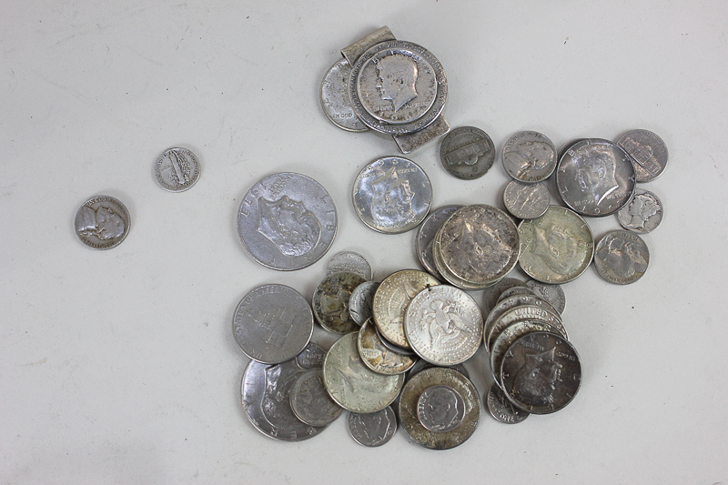 A collection of early 20th century and later American coins, to include dimes, cents, quarter