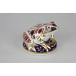 A Royal Crown Derby Imari porcelain paperweight modelled as a toad, with gold stopper, 8cm high