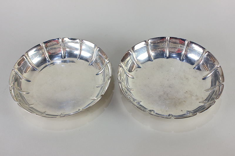 A pair of Elizabeth II Britannia silver bowls makers Wakely & Wheeler, London 1968, of ridged