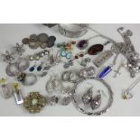 A quantity of silver jewellery