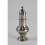 An Edward VII silver pepper, makers Deakin & Francis, Birmingham 1902, 13.5cm high