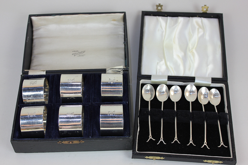 A cased set of six George V silver napkin rings, makes Viners Ltd, Sheffield 1934, together with a