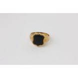 An 18ct gold and bloodstone signet ring, 8.6g gross