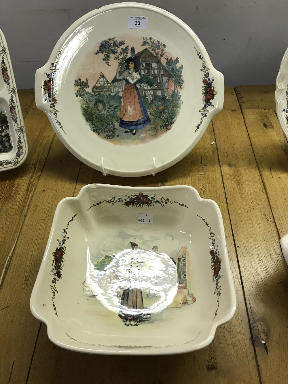 20th cent. French ceramics by Sarreguemines in the Obernai pattern dinner service. Includes 10ins
