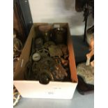 Brassware: Horse brasses, money boxes, shoe horns etc.