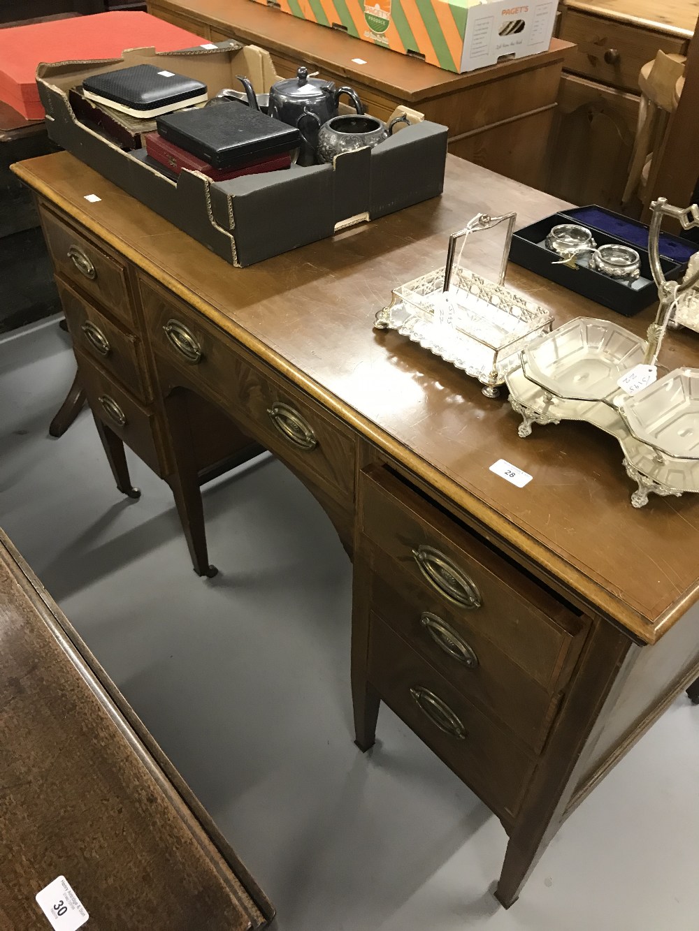 Late 19th cent. Mahogany twin pedestal desk. Seven drawers, inlaid banding, slender supports & on