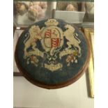 **The David Gainsborough Roberts Collection - Royal Memorabilia/Royal Yacht: 19th cent. Circular