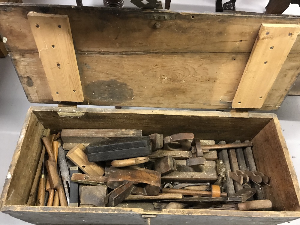 20th cent. Oak carpenter's chest containing treen hand tools including brass level, scribes, planes,