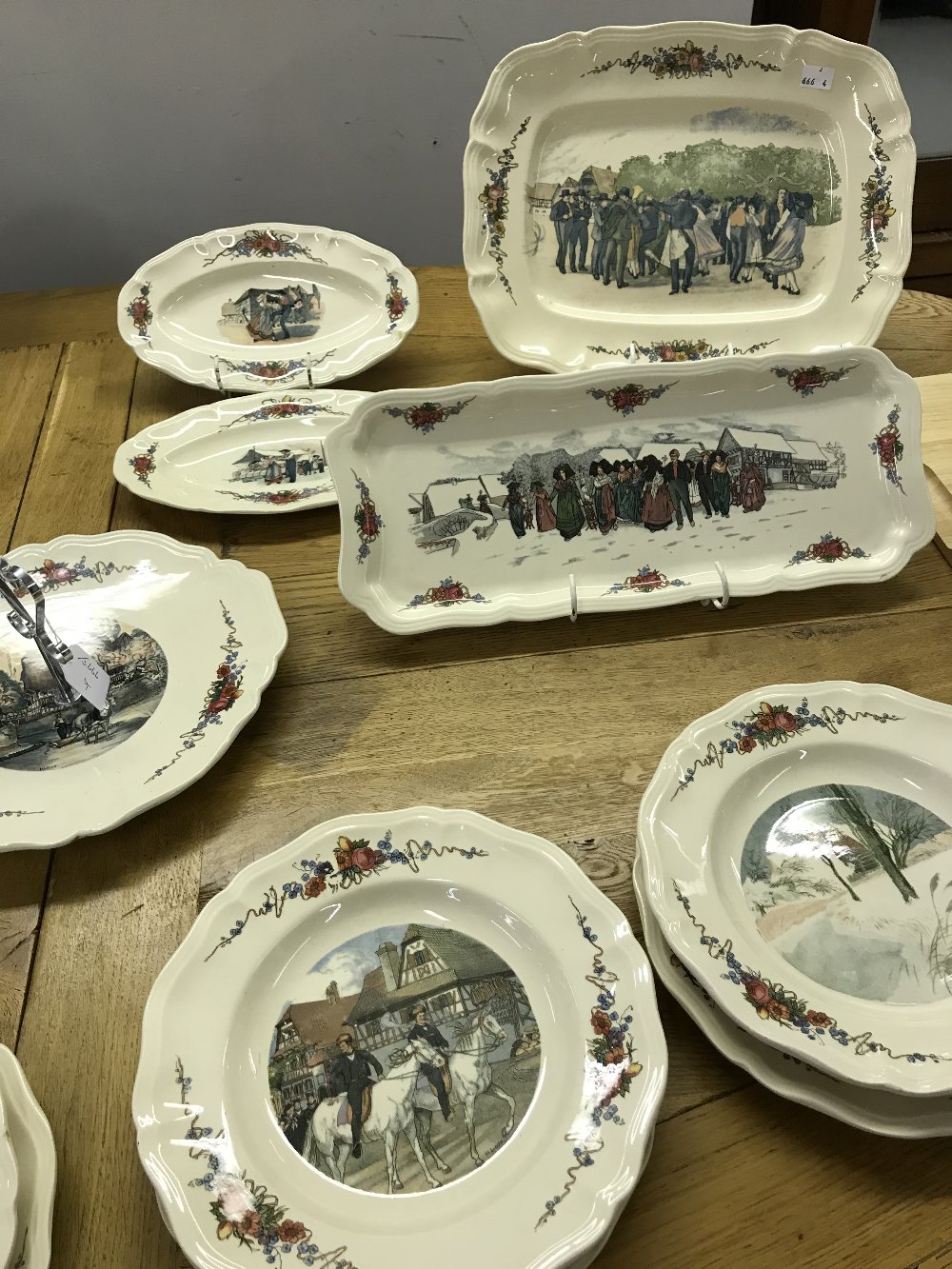 20th cent. French ceramics by Sarreguemines in the Obernai pattern dinner service. Includes 10ins - Image 3 of 3