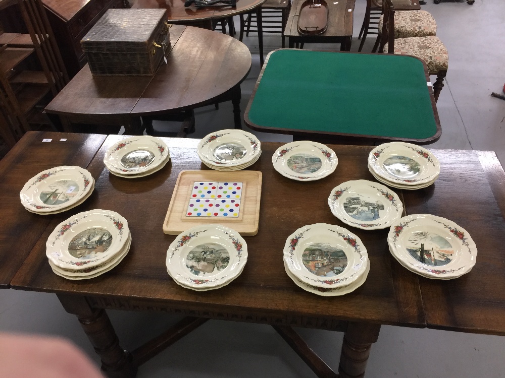 20th cent. French ceramics by Sarreguemines in the Obernai pattern dinner service. Includes 10ins