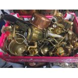 Brass & Copper Ware: Kettles, saucepan, ornaments, etc. Large quantity.