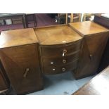 20th cent. Oak art deco sideboard, 2 single door-end cupboards, 3 central drawers over an open