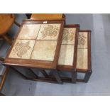 20th cent. Hardwood nest of three tables, tiled top, horse chestnut pattern, made by Englender