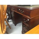 20th cent. Reproduction twin pedestal desk with eight drawers, leather skiver. 36ins. x 29ins. x