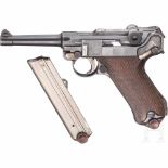 Pistole 08, DWM 1918Kal. 9mm Luger, Nr. 2297 b, Bis auf Deckplatte nummerngleich. Blanker Lauf,