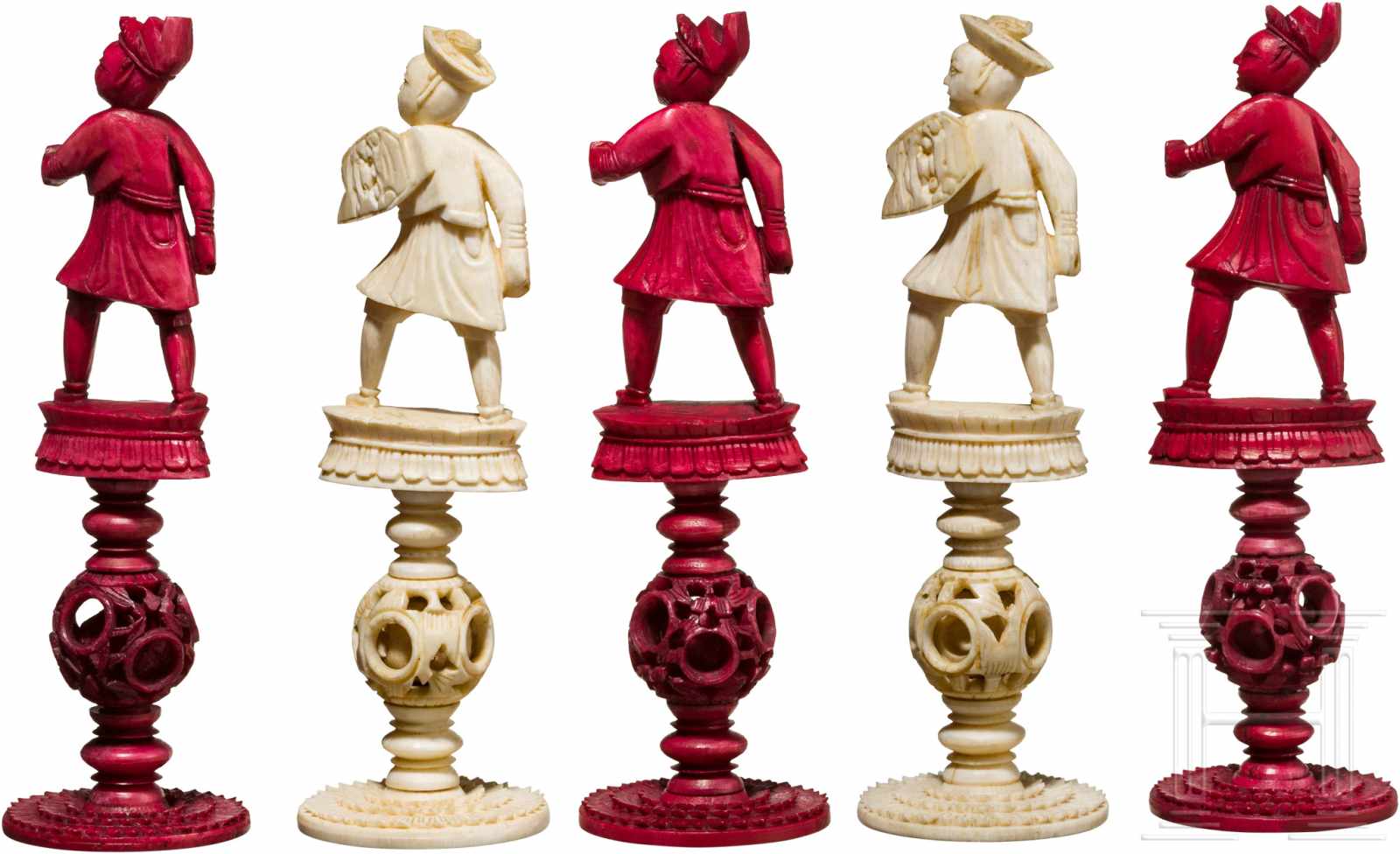 Geschnitztes Schachspiel aus Elfenbein, China, Kanton, 19. Jhdt.Jeweils mehrteilig gearbeitet und - Image 7 of 7