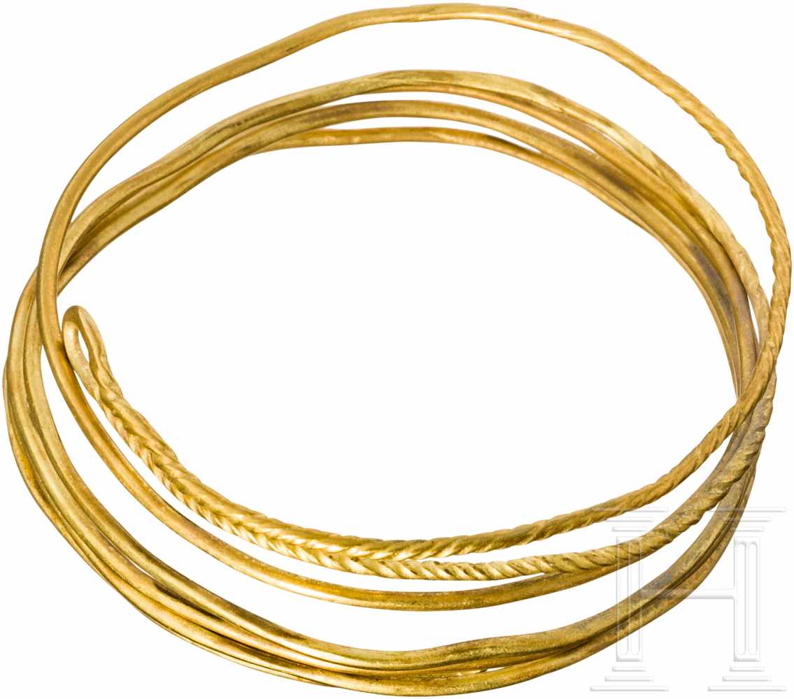 Spiralreif aus Gold, Mittlere Bronzezeit, 15. - 14. Jhdt. v. Chr.Vierfach gewundenes Armband aus