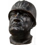 Benito Mussolini - Portraitbüste aus GusseisenEisen, geschwärzt, Hohlguss, im Nackenbereich die