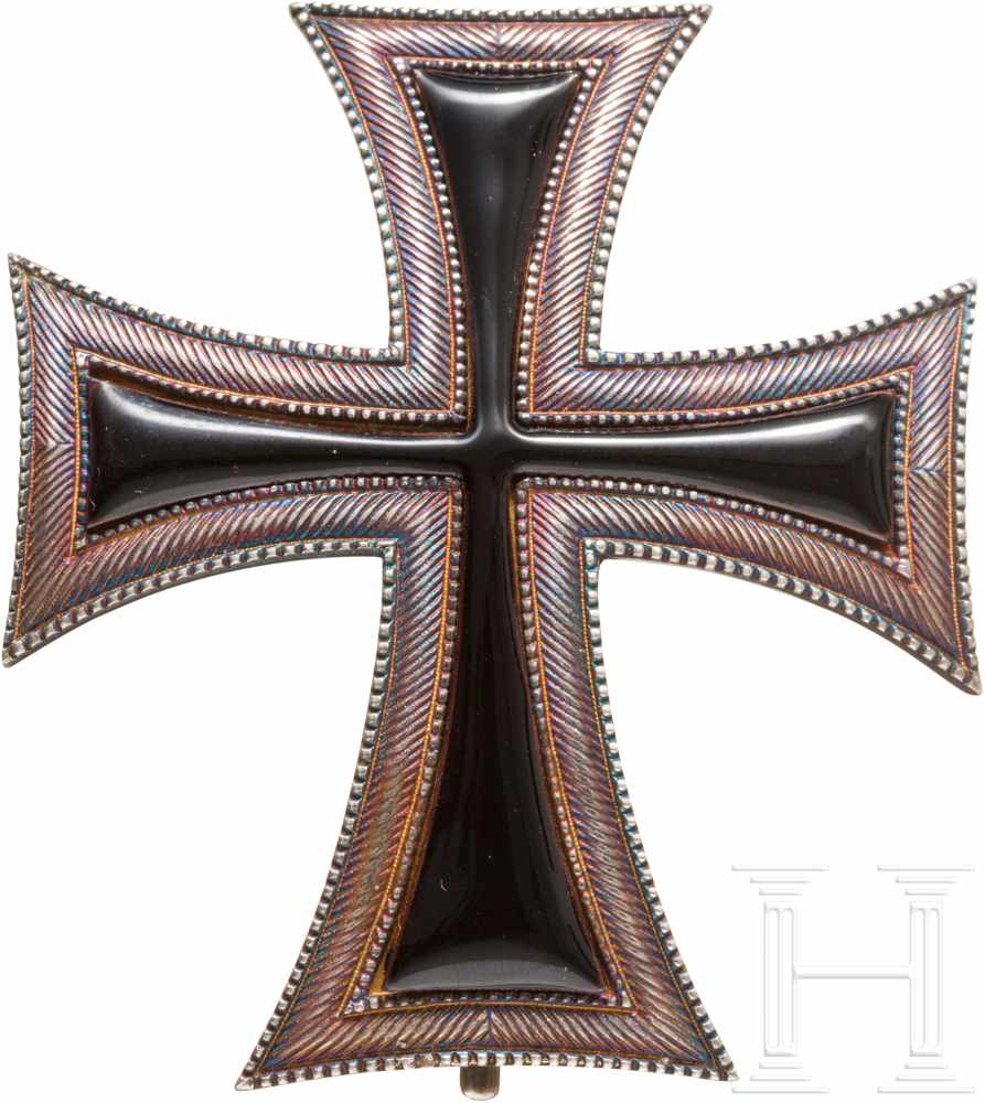 Brustkreuz eines Angehörigen des Deutschen Ordens, um 1900Reliefiertes, gewölbtes, silbernes Kreuz