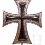 Brustkreuz eines Angehörigen des Deutschen Ordens, um 1900Reliefiertes, gewölbtes, silbernes Kreuz