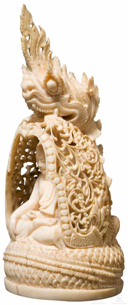 Buddha in Pagodenhaus, Burma, 18./19. Jhdt.Einteilig feingeschnitzte Figur aus der Spitze eines - Image 5 of 7