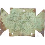 Weihinschrift einer Dedikation an Theos Hypsistos, römisch, 3. Jhdt.Bronzeblech in Form einer Tabula