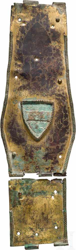 Teile einer Rossstirn (Chamfron), steirisch, 13./14. Jhdt.Feuervergoldetes Kupfer. Ursprünglich - Image 4 of 6