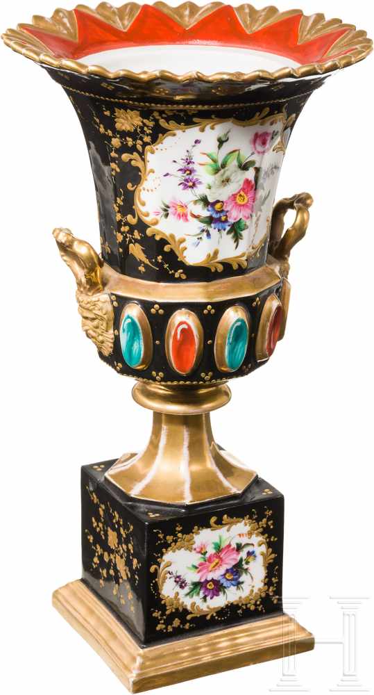 Prunkvolle Vase, wohl russische Privatmanufaktur, Mitte 19. Jhdt.Weißes, schwarzes und golden - Image 2 of 3