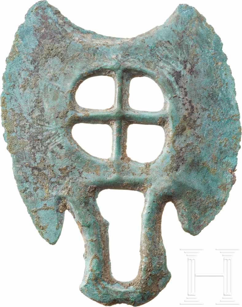 Rasiermesser, Mitteleuropa, späte Bronzezeit, 1250 - 850 v. Chr.Zweischneidiges Rasiermesser aus - Image 2 of 2