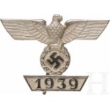 Spange "1939" zum Eisernen Kreuz 1. KlasseFrostig versilberte Buntmetallausführung mit polierten