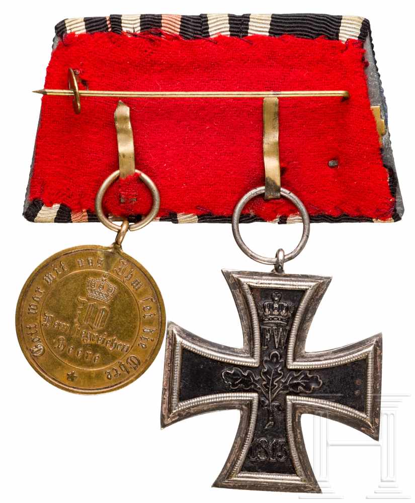 Ordensschnalle mit Eisernem Kreuz 2. Klasse, 1870, Eichenlaub "25", sechs GefechtsspangenEK, - Image 2 of 2