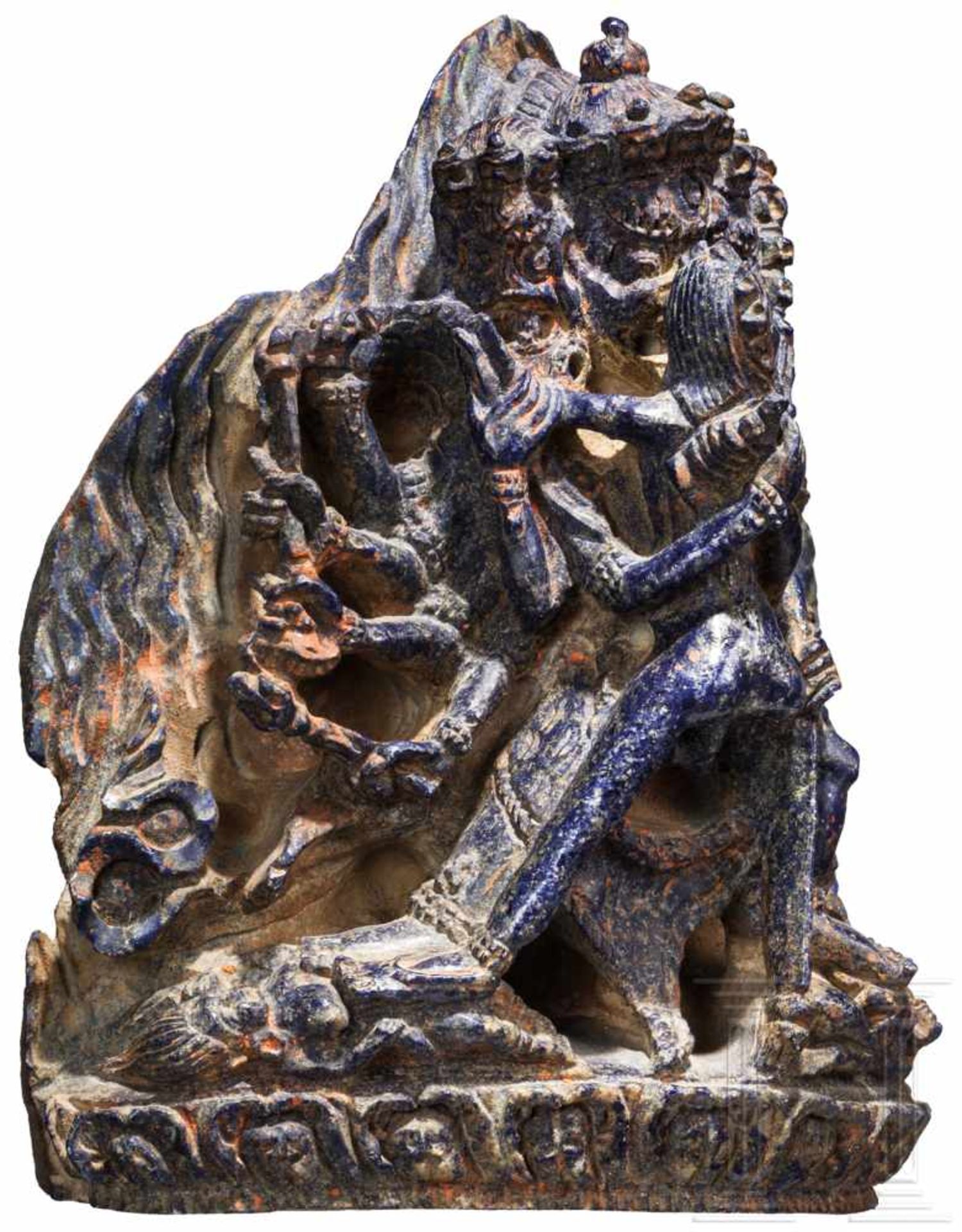 Chakrasamvara mit Shakti aus Lapislazuli, Tibet, 18. Jhdt.Einteilig aus Lapislazuli geschnittene - Bild 3 aus 6