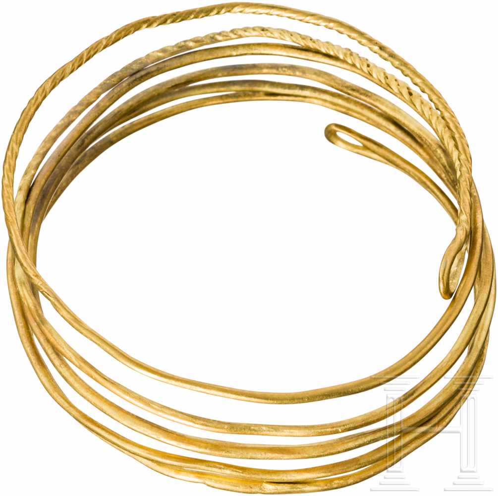 Spiralreif aus Gold, Mittlere Bronzezeit, 15. - 14. Jhdt. v. Chr.Vierfach gewundenes Armband aus - Image 2 of 2