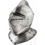 Geschlossener Helm, norddeutsch, um 1550/60Einteilig geschlagene, kräftig gegratete Kalotte mit