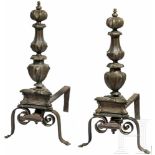 Ein Paar große Renaissance-Feuerböcke (Andirons), Venedig, 2. Hälfte 16. Jhdt.Dreibeinige,