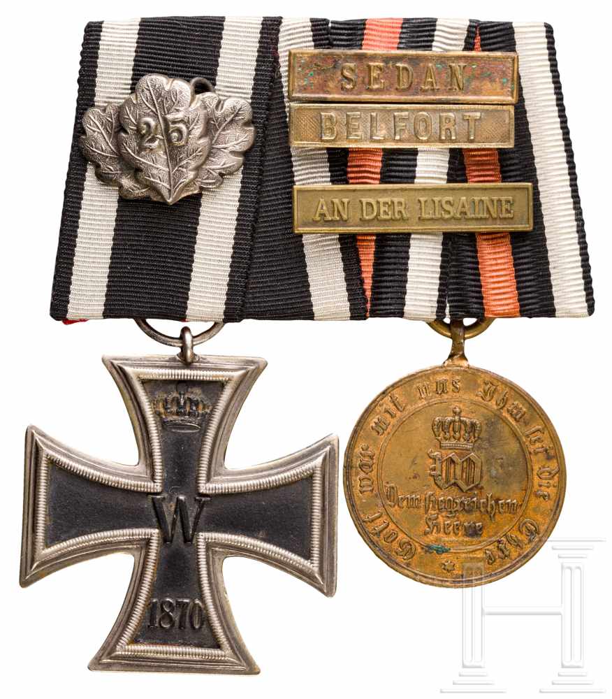 Ordensschnalle mit Eisernem Kreuz 2. Klasse, 1870, Eichenlaub "25", drei GefechtsspangenEK,