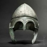 Chalkidischer Helm, Typ V, frühes 4. Jhdt. v. Chr.Breiter Bronzehelm mit vollflächiger Verzinnung,