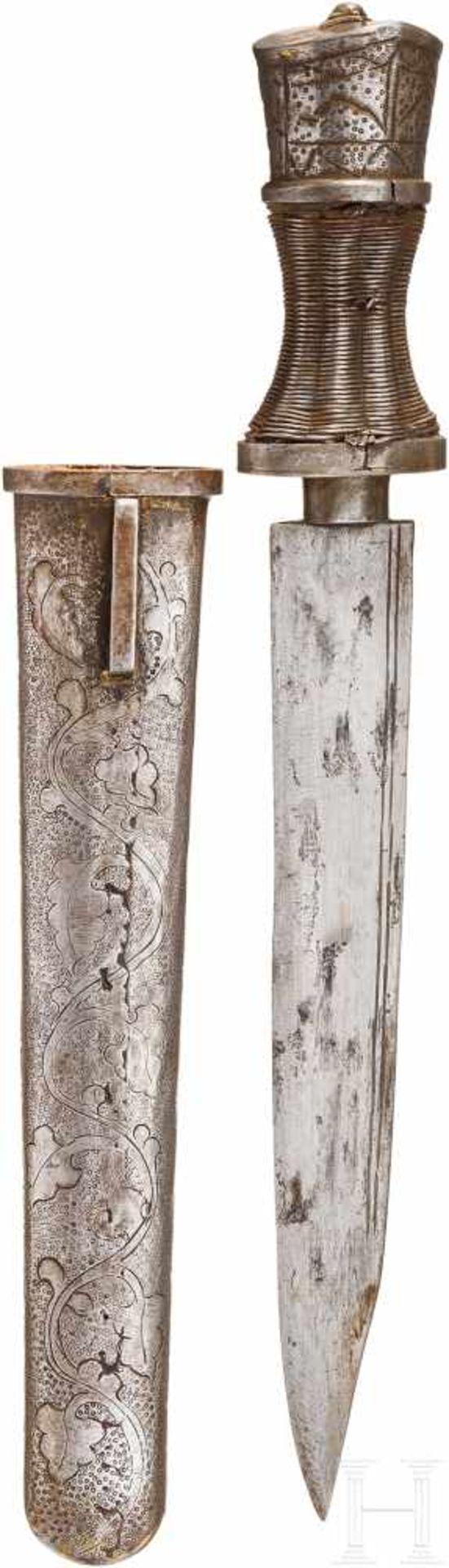 Eisenmontierter Dughti, Tibet, 19. Jhdt.Einfache Rückenklinge mit zwei gravierten Zierkehlen. - Bild 2 aus 2