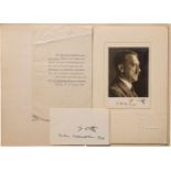 Adolf Hitler - Portraitfoto mit Autograph, 1938Im Passepartout, am Unterrand des Fotos eigh.