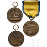Surgeon John B. Dennis - drei Campaign Medals in Navy-Ausführung, zwischen 1898 und 1903West