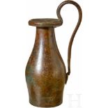 Bronzekanne (Olpe), römisch, 2. Jhdt.Bauchige Olpe mit ausladender, abgesetzter Mündung, schmalem