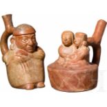 Zwei Figurengefäße, Peru, Moche-Kultur, 1. - 8. Jhdt.Steigbügelgefäß in Form eines ruhenden