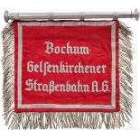 Schellenbaumbehang des Werkschar-Musikzuges 82 der Bochumer DAFFeines, rotes Fahnenleinen mit